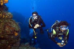 Wall divers, Cozumel. Fuji Finepix S2, dual SB-105 strobes. by Stuart Spechler 
